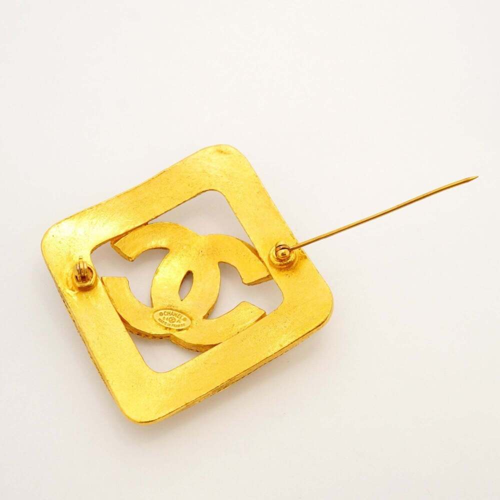 CHANEL Gold Diamond Logo Brooch - Picture 6 of 8
